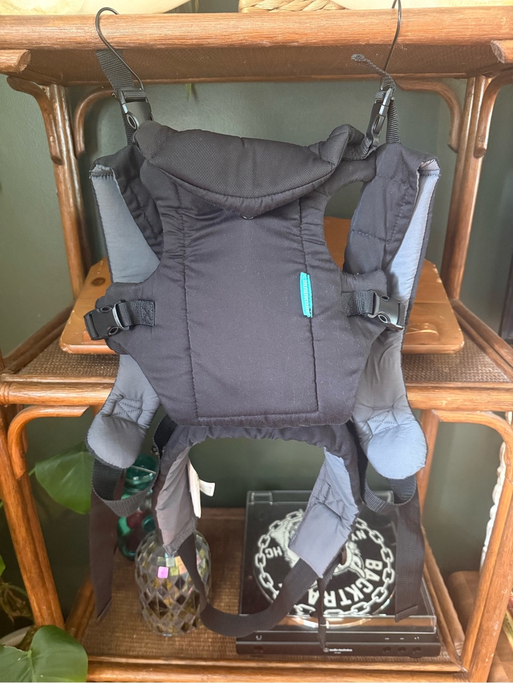 Infantino Flip Front 2 Back 4 in 1 Carrier - Black and Gray